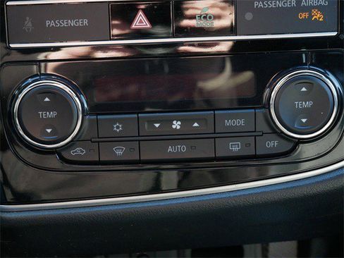 Used 2019 Mitsubishi Outlander SEL image 48