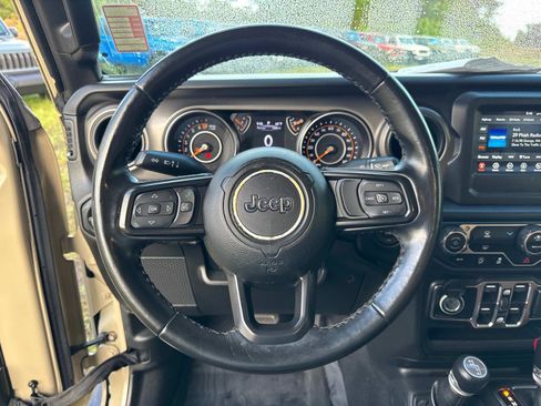 Certified 2022 Jeep Gladiator Sport image 29