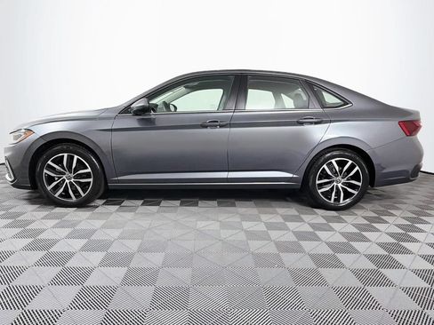 Used 2025 Volkswagen Jetta SE FWD image 7