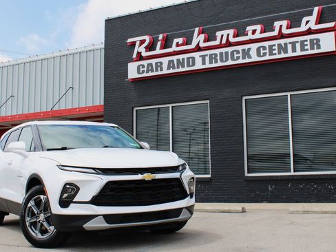 Used 2025 Chevrolet Blazer LT FWD image 1