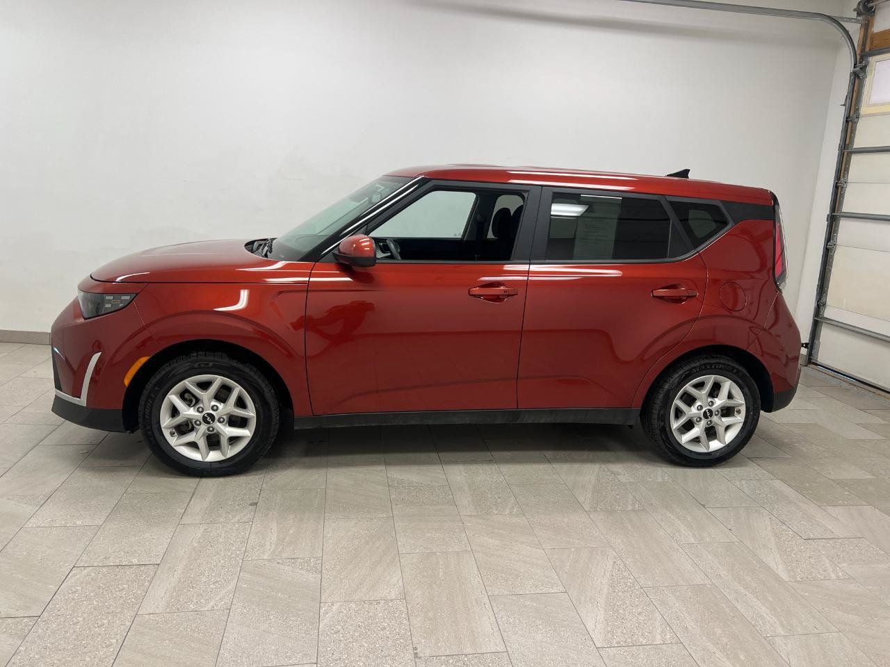 Used 2023 Kia Soul S FWD image 11