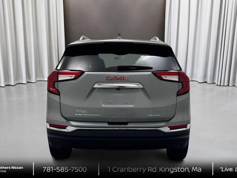 Used 2024 GMC Terrain SLT AWD/4WD image 6