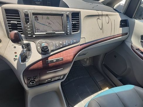 Used 2012 Toyota Sienna Limited w/ Premium Pkg FWD image 15