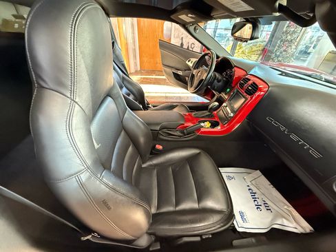 Used 2006 Chevrolet Corvette Coupe w/ Preferred Equipment Group image 19