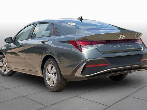 Certified 2026 Hyundai Elantra SE FWD image 12