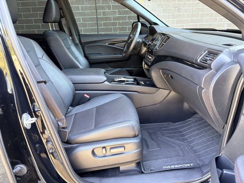 Used 2025 Honda Passport Black Edition image 17