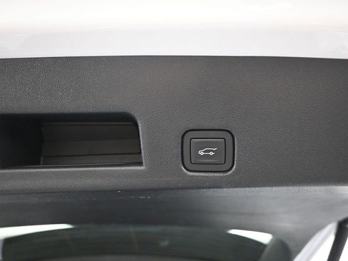 Used 2025 GMC Acadia Elevation image 13