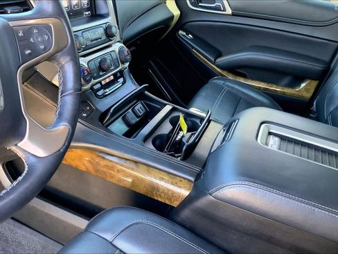 Used 2017 GMC Yukon XL Denali image 15