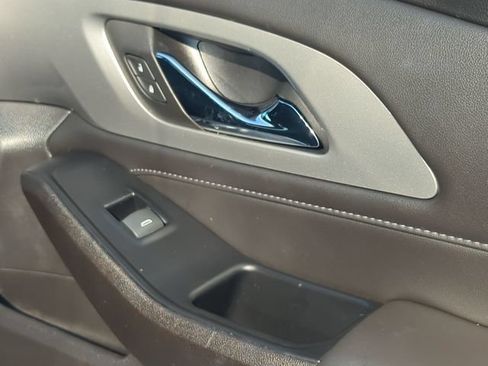 Used 2023 Chevrolet Traverse LT FWD image 27