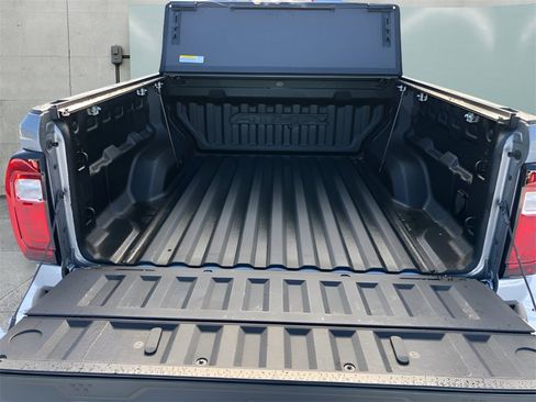 Used 2024 GMC Canyon AT4X image 39