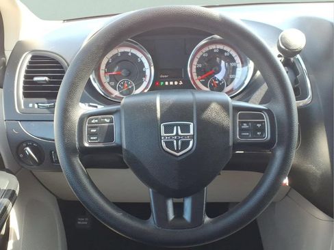Used 2020 Dodge Grand Caravan SE w/ UConnect Hands-Free Group FWD image 20