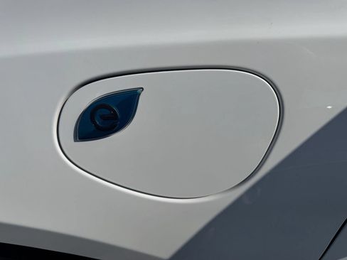 Used 2023 Chrysler Pacifica Touring-L FWD image 7