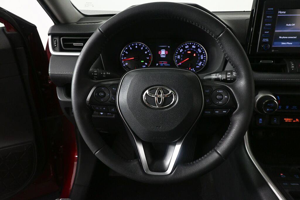 Used 2020 Toyota RAV4 XLE Premium FWD image 2
