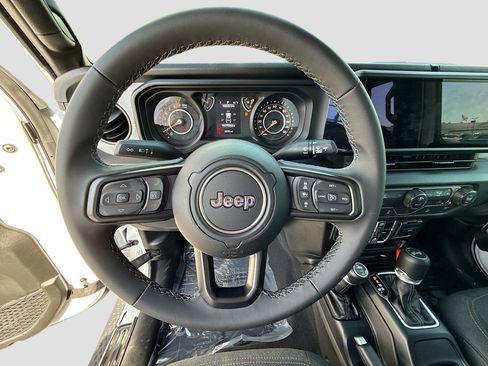 Used 2025 Jeep Wrangler Unlimited Sport AWD/4WD image 36