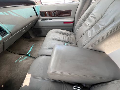 Used 1996 Cadillac Fleetwood Brougham image 71