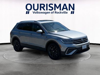 Used 2022 Volkswagen Tiguan SE w/ Panoramic Sunroof Package
