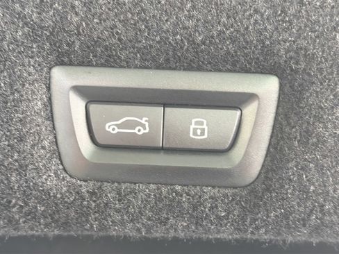 New 2026 BMW 750e xDrive image 12