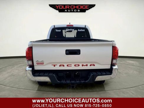 Used 2018 Toyota Tacoma SR5 AWD/4WD image 8