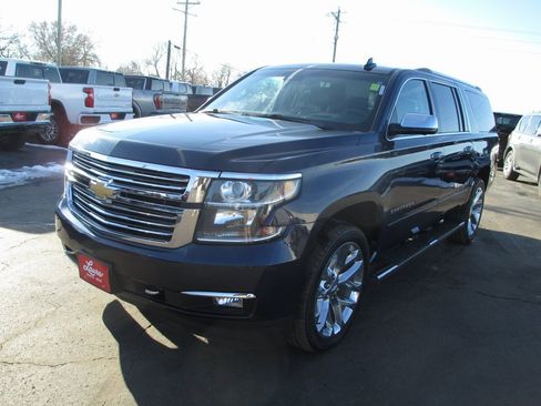 Used 2018 Chevrolet Suburban Premier image 10