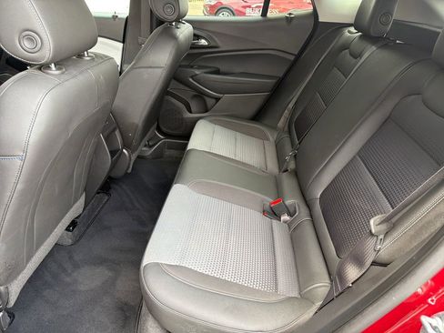 Certified 2025 Chevrolet Trax LT w/ LT Convenience Package FWD image 27
