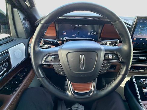 Used 2023 Lincoln Navigator Reserve image 10
