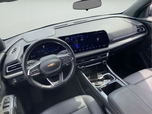 Used 2025 Chevrolet Traverse LT FWD image 25