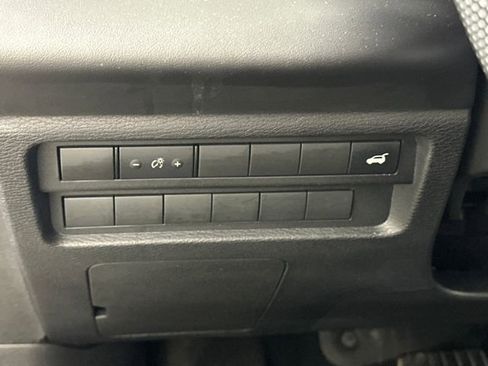 Used 2023 Mitsubishi Outlander SE image 19