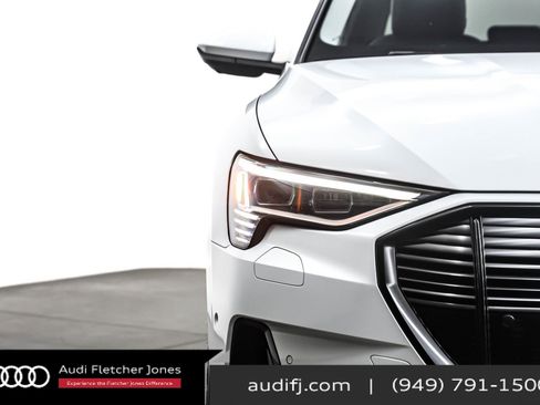 Used 2022 Audi e-tron Premium w/ Convenience Plus Package image 14