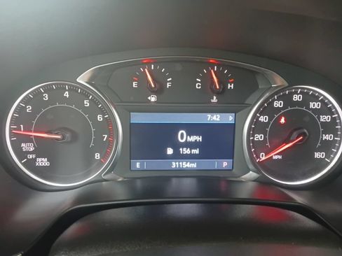 Used 2025 Chevrolet Blazer LT FWD image 2