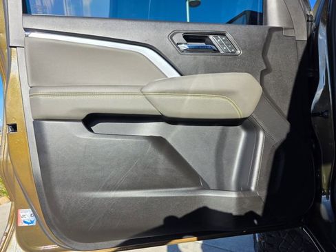 Used 2025 Chevrolet Colorado ZR2 w/ Technology Package image 22