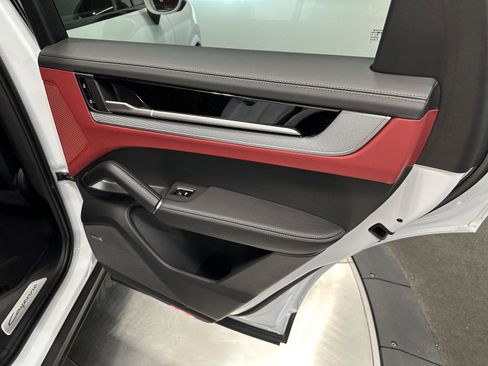 New 2026 Porsche Cayenne image 39