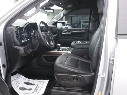 Used 2022 Chevrolet Silverado 1500 LT w/ Z71 Off-Road Package image 16