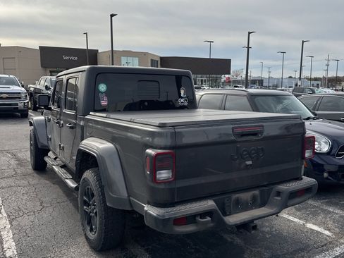 Used 2022 Jeep Gladiator Sport image 4