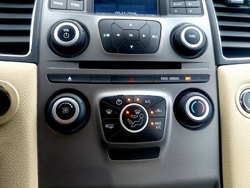Used 2018 Ford Taurus SE FWD image 25