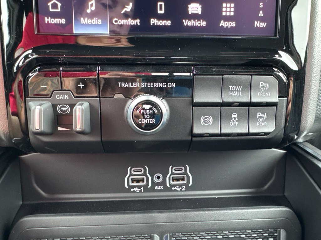 New 2027 RAM 3500 Big Horn AWD/4WD image 18