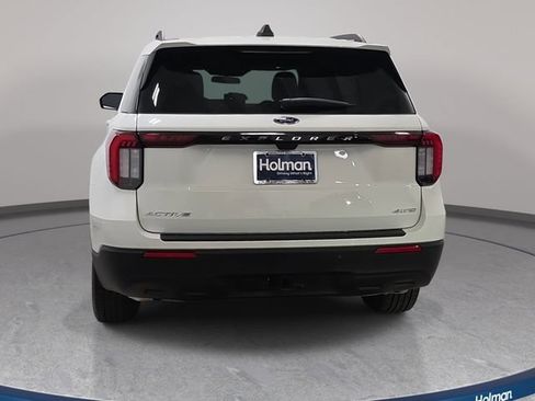 Used 2026 Ford Explorer Active AWD/4WD image 7