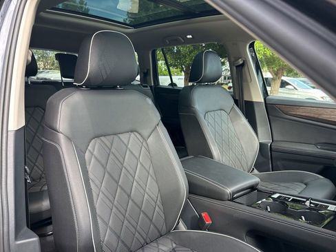 Certified 2025 Volkswagen Atlas SEL Premium R-Line image 46