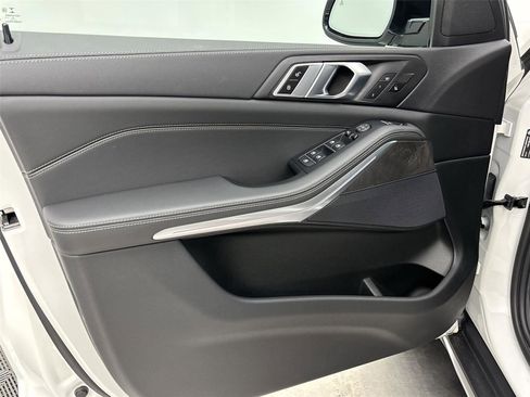 Used 2022 BMW X5 xDrive40i w/ Premium Package image 26