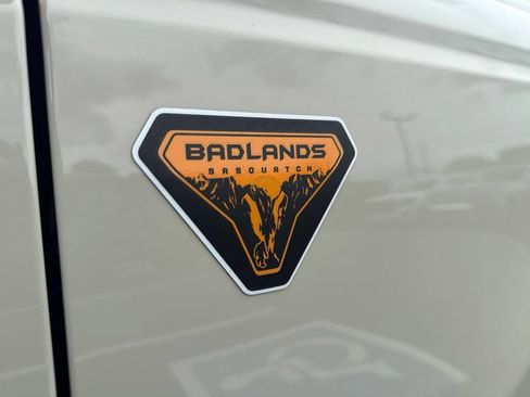 Used 2025 Ford Bronco Badlands AWD/4WD image 9