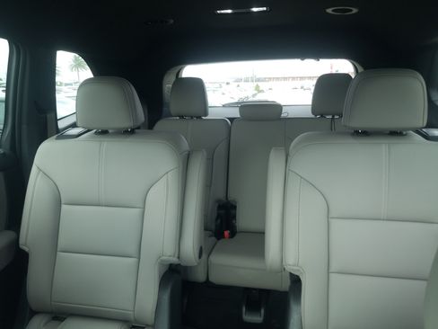 Used 2024 GMC Acadia Elevation FWD image 19
