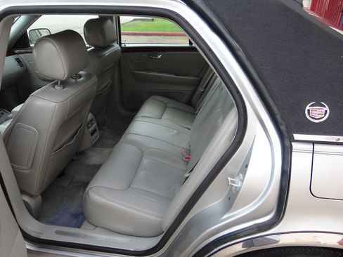 Used 2007 Cadillac DTS Luxury I w/ Sun And Sound Package image 30