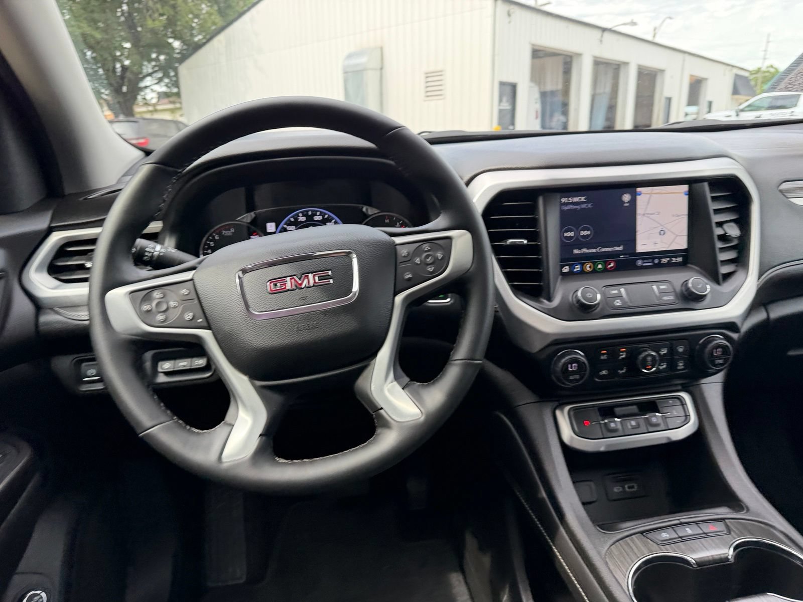 Used 2023 GMC Acadia SLT w/ Technology Package AWD/4WD image 13
