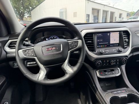 Used 2023 GMC Acadia SLT w/ Technology Package AWD/4WD image 13