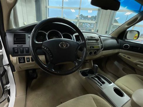 Used 2010 Toyota Tacoma PreRunner image 13