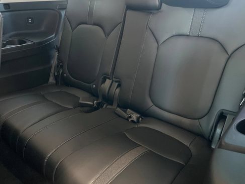 Used 2025 Honda Pilot Touring image 12