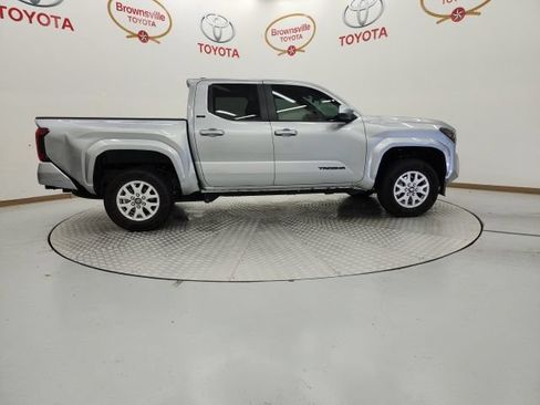Used 2026 Toyota Tacoma SR5 AWD/4WD image 3