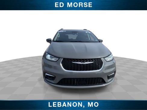 Used 2022 Chrysler Pacifica Touring-L image 3