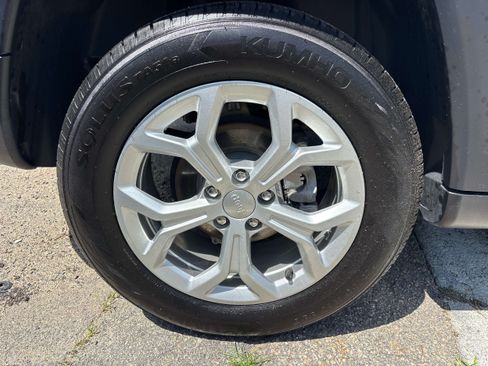 Certified 2024 Jeep Compass Latitude AWD/4WD image 4