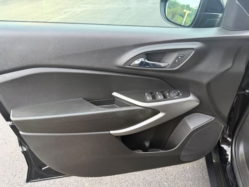 Used 2024 Chevrolet Trax RS FWD image 17