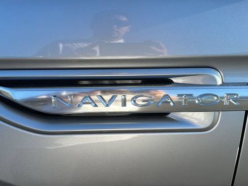 Used 2021 Lincoln Navigator L Reserve w/ Luxury Package AWD/4WD image 7